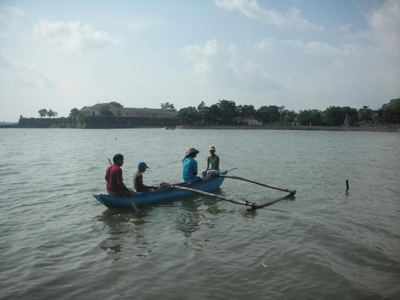 15Lmd Villa In Front Of The Lagoon Batticaloa Exteriör bild